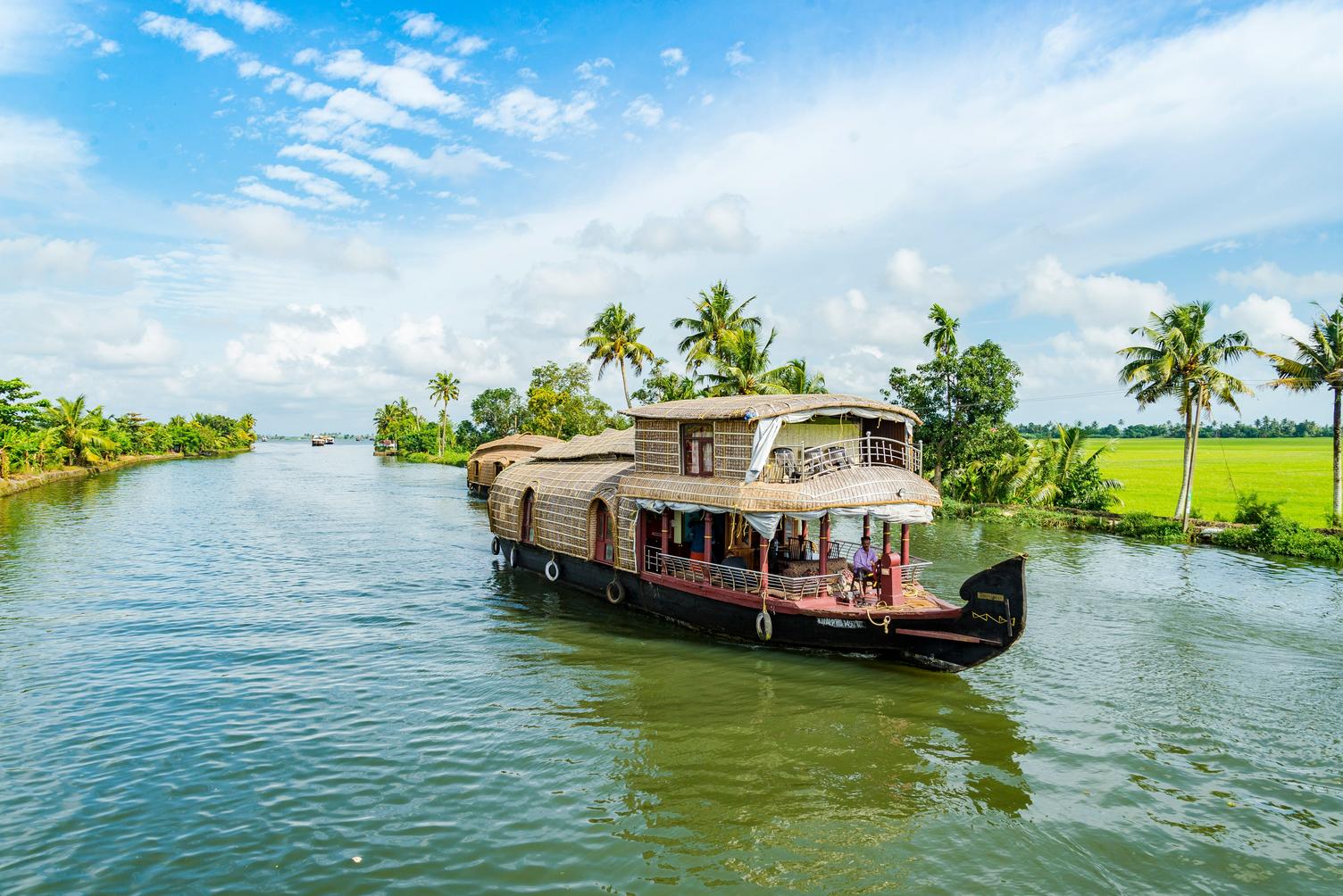 ROILLS - Boating in Kerala backwaters